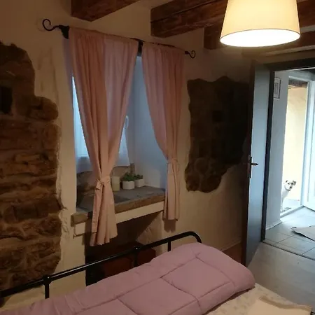 بيت ضيافة Skalameri